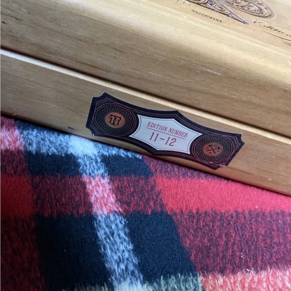 Theory 11 Artisan 4 deck Playing Cards Limited Edition Box Set - Picture 6 of 6